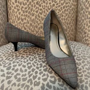 New without tags never work kitten heeled pumps!